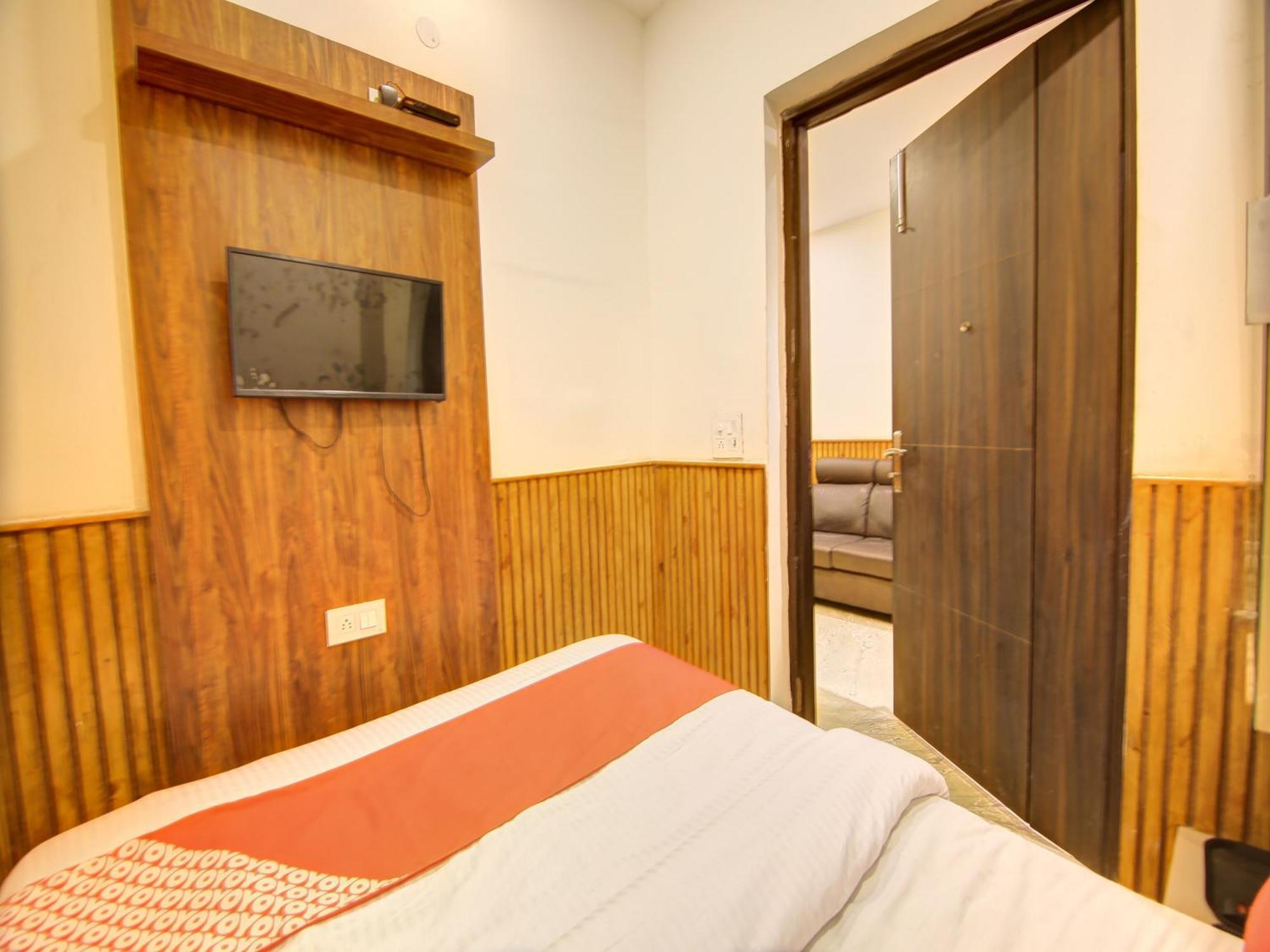 Hotel O Shri Sai Delhi  Bagian luar foto