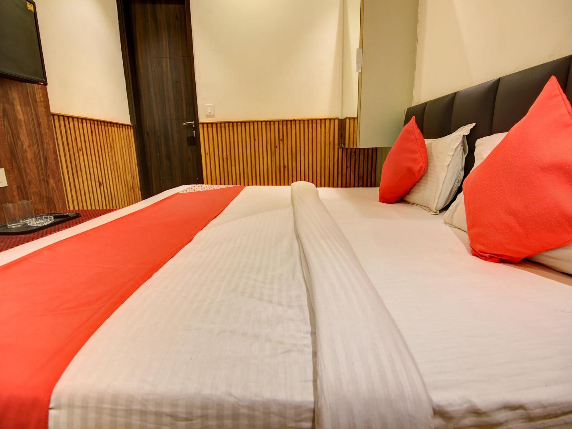 Hotel O Shri Sai Delhi  Bagian luar foto